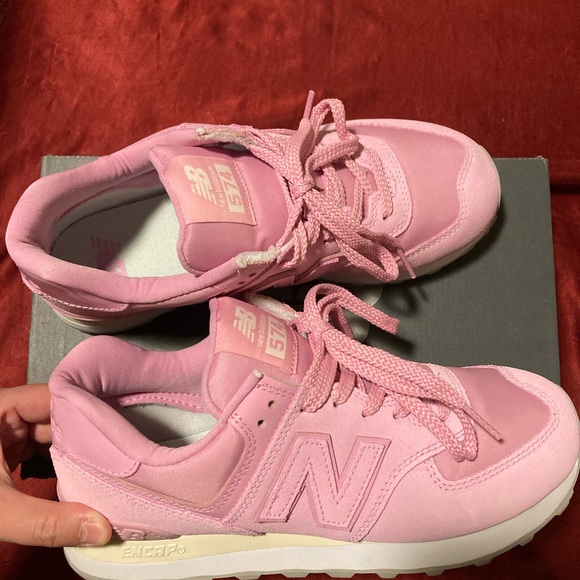 New Balance - Picture 2 of 5